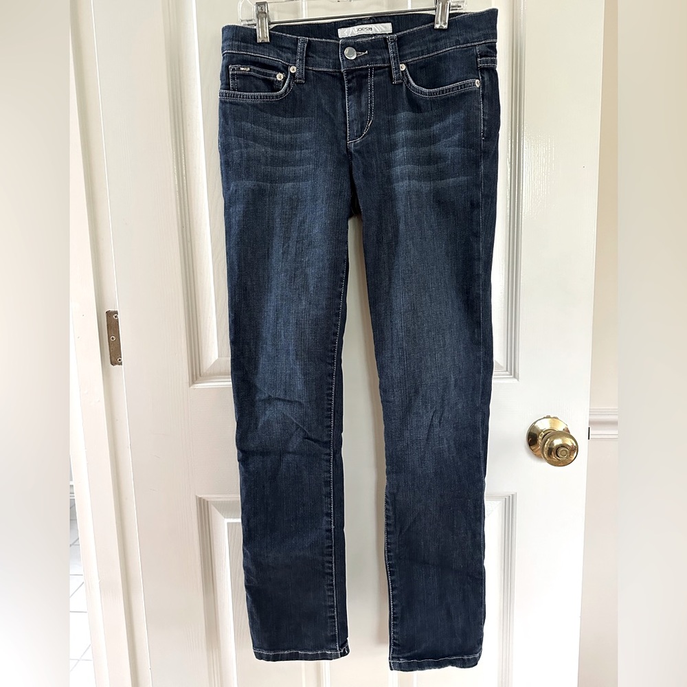 Fitted mid rise dark denim jeans with great fit. Slim legs and comfortable waist